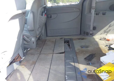 2007 Chrysler Town & Country Touring from USA, damaged, VIN 2A4GP54LX7R295209